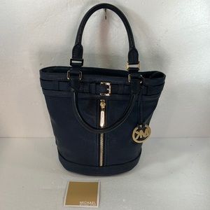 Michael Kors Navy Blue Pebbled Leather Large Kinsbury Tote B1010